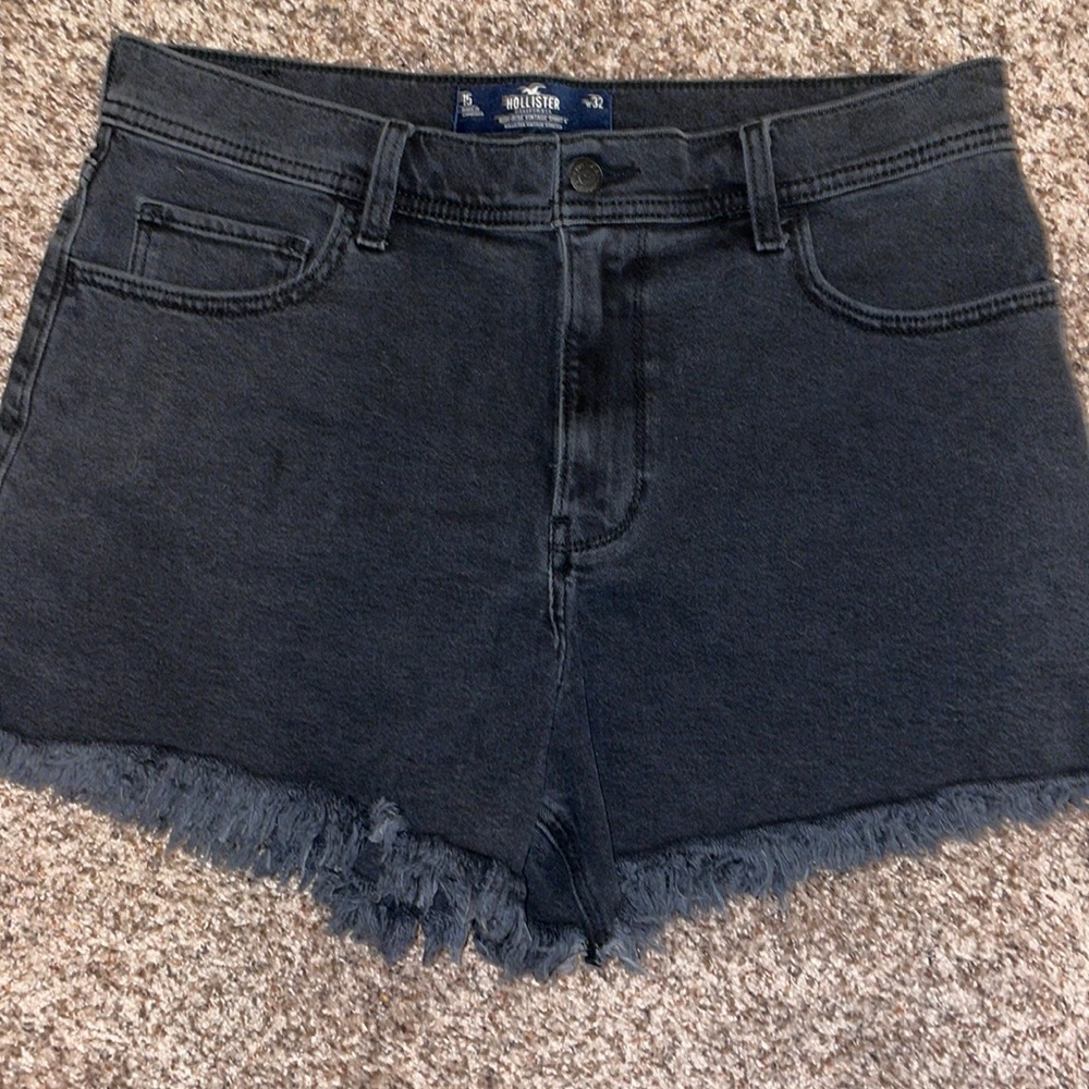 Hollister- High Rise Vintage short 4”